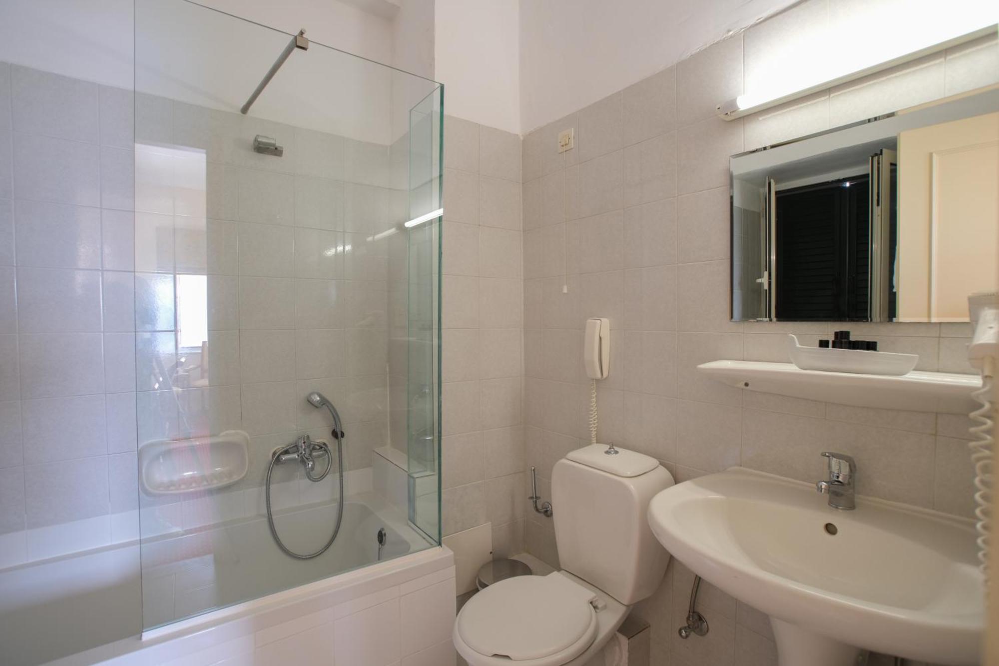 Single Room,63521839:JPEG